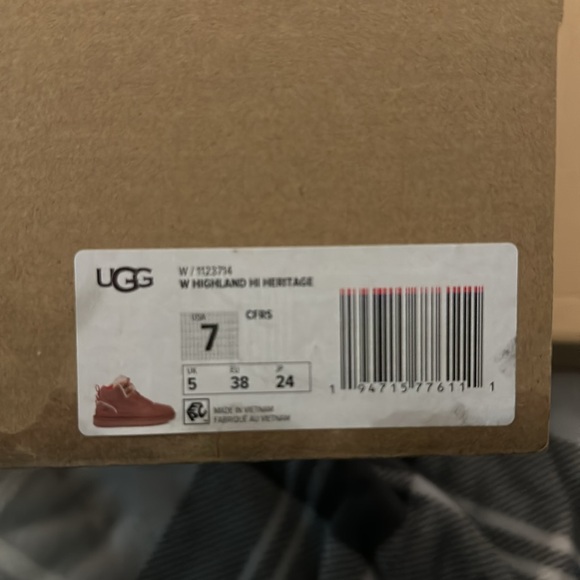 Never been worn, fits perfect, brown wheat color, red tint stitching with fur - Picture 3 of 3